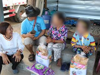 30.10.3730.10.67ลงพื้นที่มอบถุงยังชีพ เพื่อดำเนินการขอรับการช่วยเหลือผู้ประสบปัญหาทางสังคมฯ