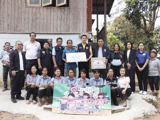 03.04.68 ร่วมลงพื้นที่มอบป้ายโครงการปรับสภาพแวดล้อมที่อยู่อาศัยให้แก่คนพิการ ผู้สูงอายุ ผู้ป่วยที่อยู่ในระยะกึ่งเฉียบพลัน และผู้ที่มีภาวะพึ่งพิง เครื่องอุปโภค บริโภค ให้แก่ผู้ประสบปัญหาทางสังคม