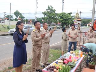 16.06.68 ร่วมสักการะสิ่งศักดิ์สิทธิ์ประจำสำนักงานเทศบาลตำบลแม่กา