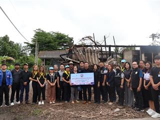 11.11.68 มอบเช็คเงินสดให้ผู้ประสบอัคคีภัยหมู่ที่9